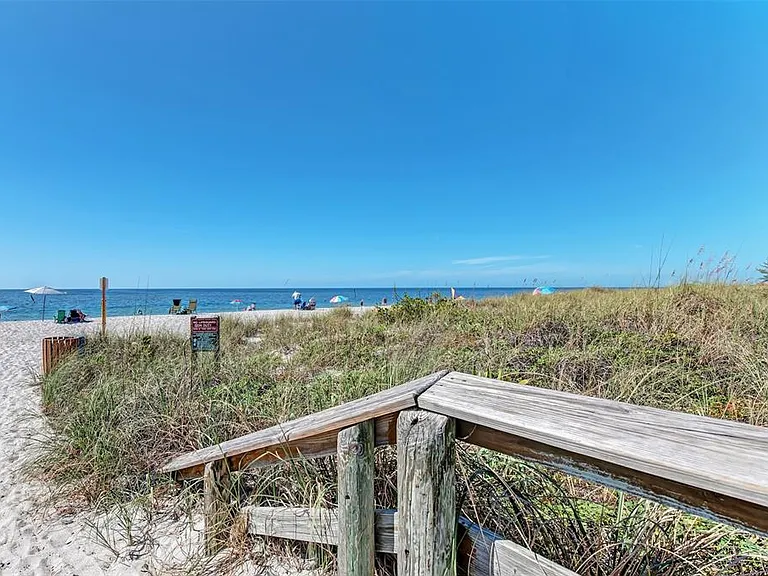 12165 Gulfstream Blvd — Photo 40