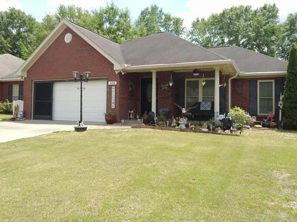 106 Petersburg Ct, Dothan, AL 36305
