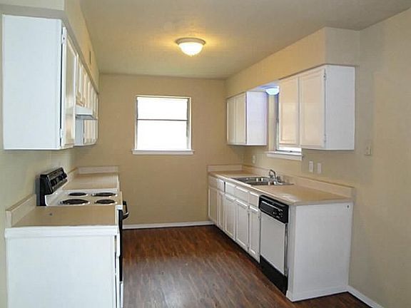 5th image of 913 Monica Dr