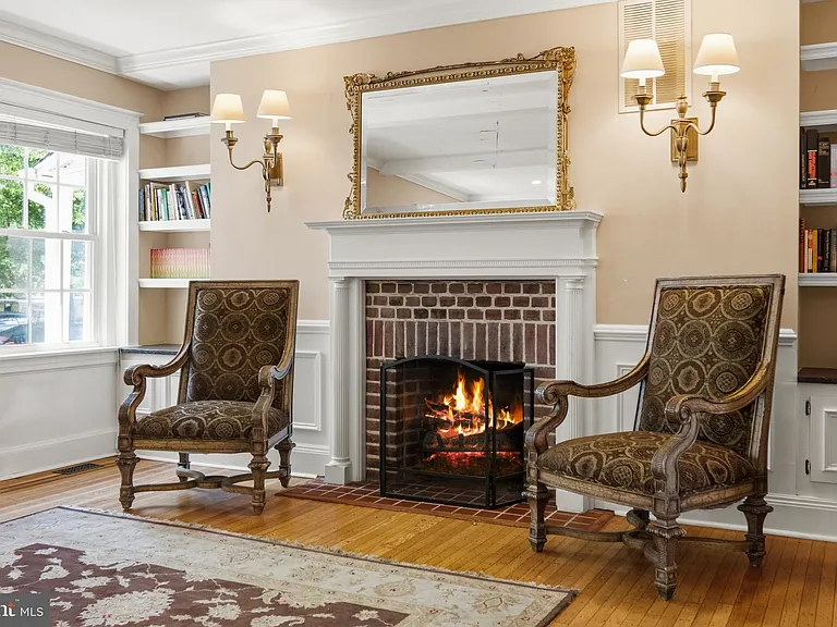 214 E University Pkwy — Photo 9