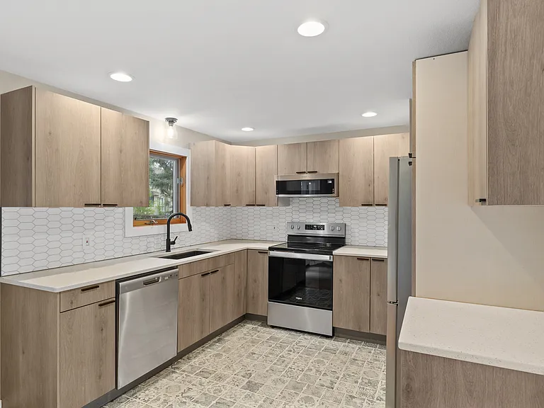 769 Feather Pl — Photo 11