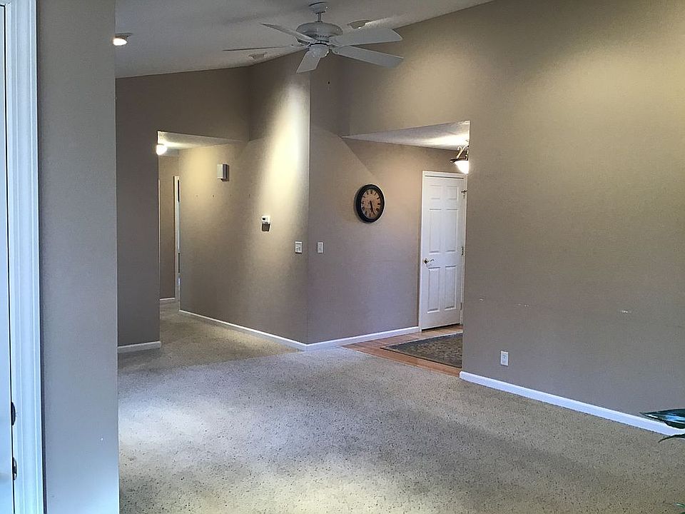 1st image of 935 Briarwood Ct