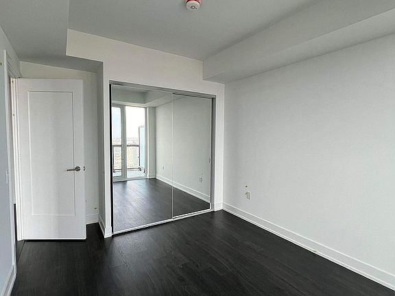 4th image of 30 Inn On The Park Dr #3707
