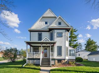 721 W 12th St, Cedar Falls, IA 50613