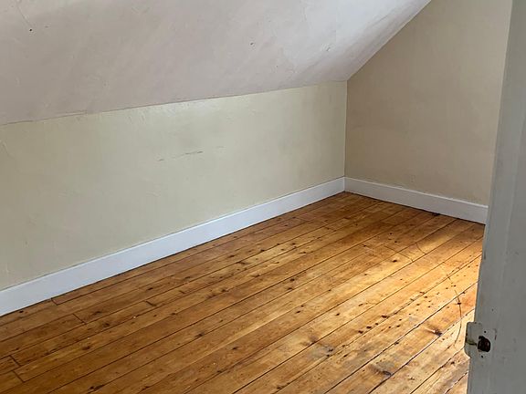 2nd image of 131 W Park St APT 3