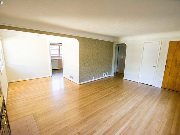 5th image of 117 E 38th St