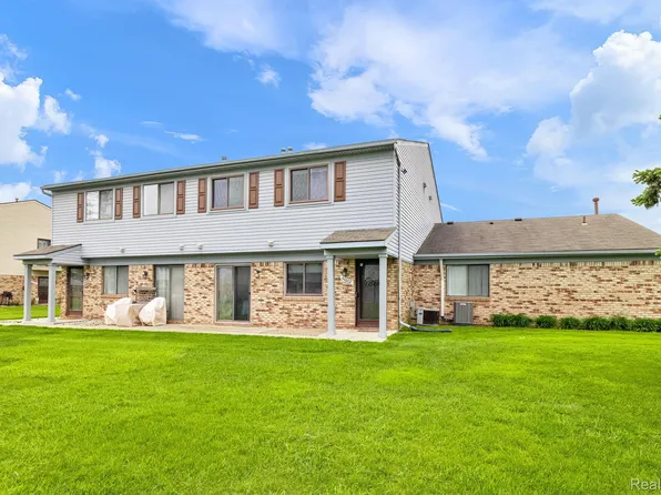 50102 S Angelo Ct, Chesterfield, MI 48047