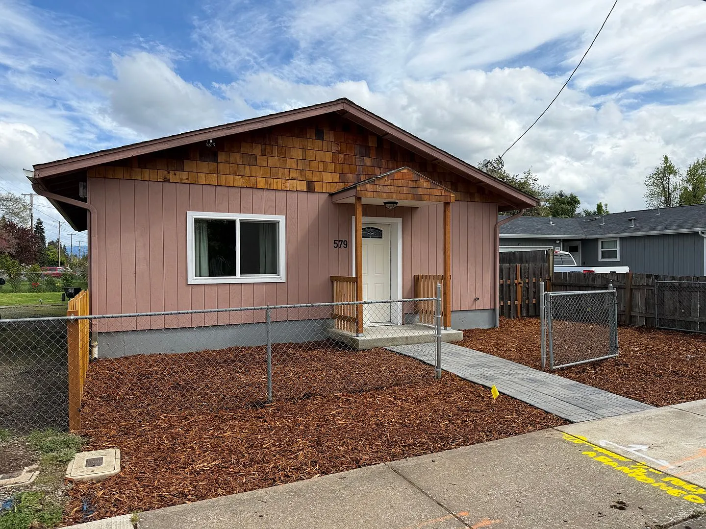 Beautiful 1 bedroom 1 bath unit in Springfield! — Photo 1