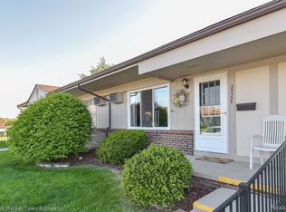25325 Franklin Ter UNIT 3, South Lyon, MI