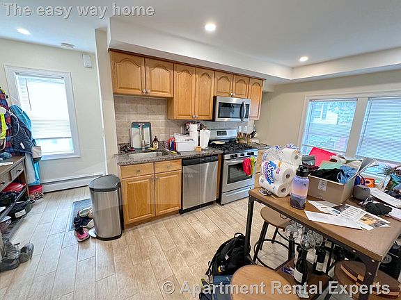 2nd image of 162-164 Charles St #2