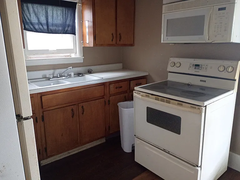 2131 S East St — Photo 5