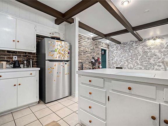 5th image of 1054 Matterhorn St