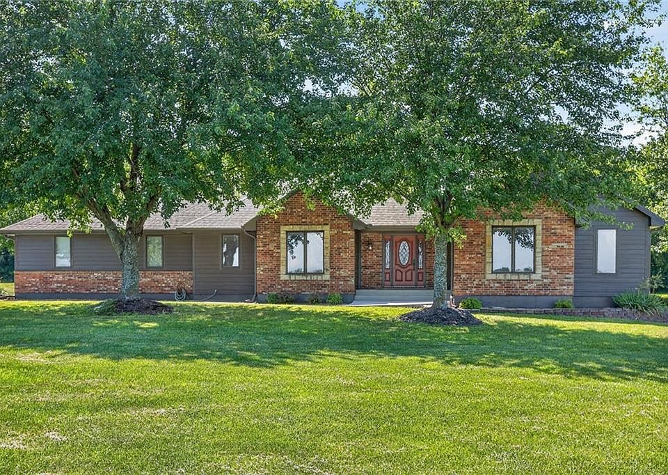 1st image of 17618 Emerald View Dr