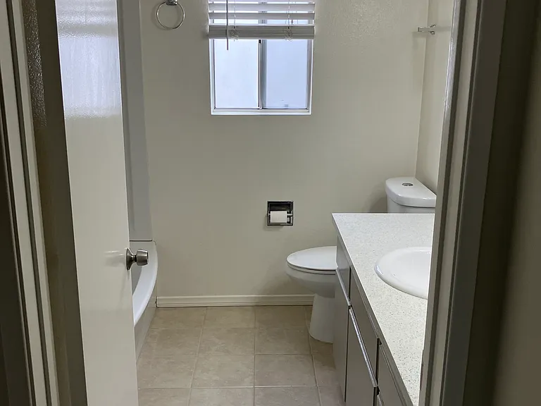 303 E Providencia Ave #H — Photo 3