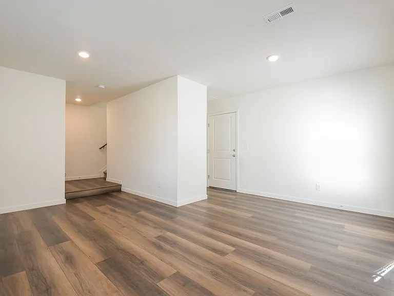 4734 N Tower Ct — Photo 7