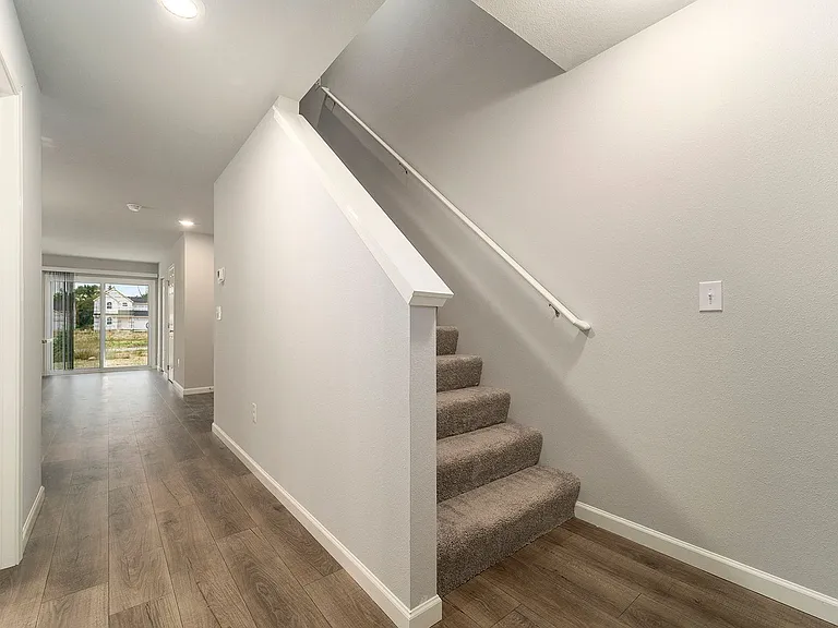 586 Orchard Ave — Photo 10