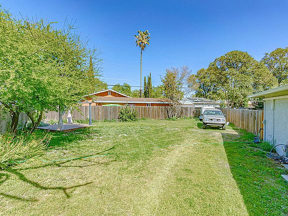 4th image of 415 McKinley Way
