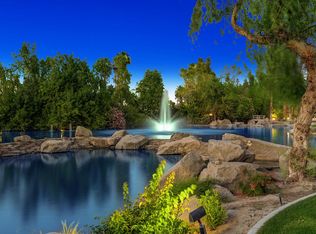204 Green Mountain Dr, Palm Desert, CA 92211