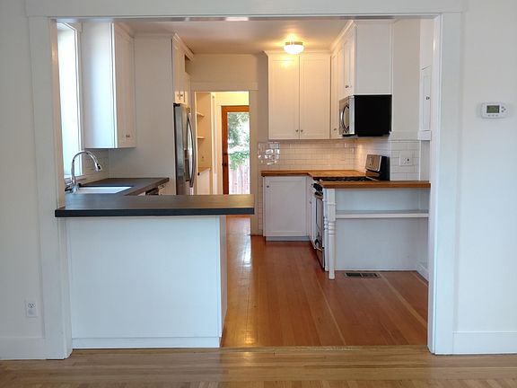 3rd image of 245 Roble Ave