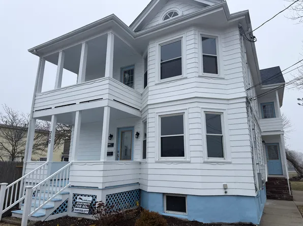 200 Bellevue St #1, New Bedford, MA 02744