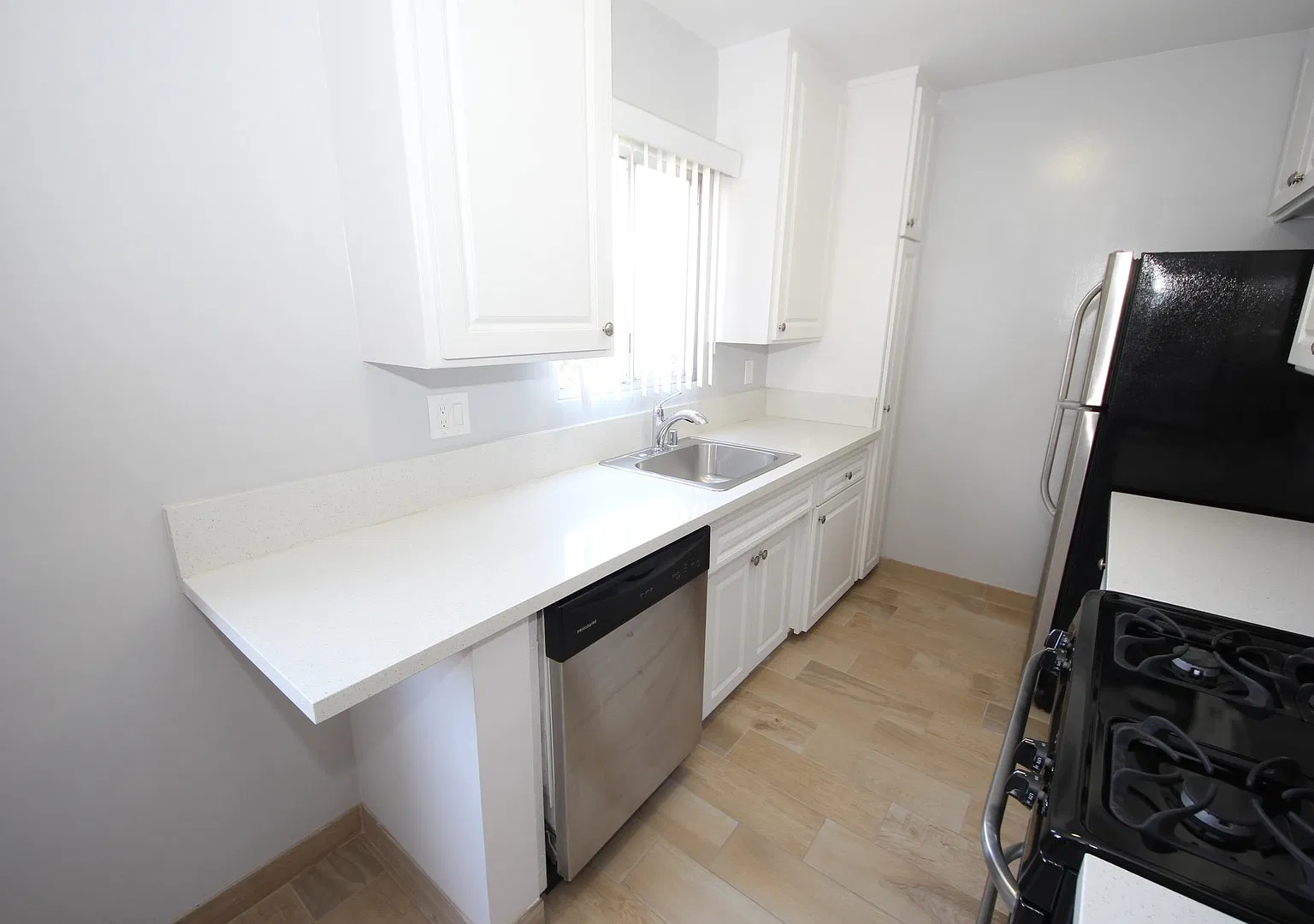 Bay Cities Apartments — Photo 4