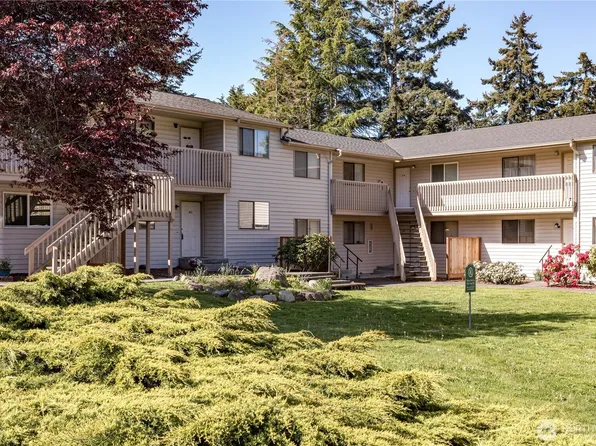 325 NE Kettle Street #102, Oak Harbor, WA 98277