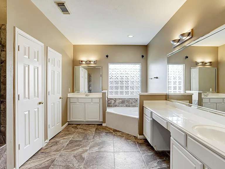 9907 Kemp Forest Dr — Photo 16