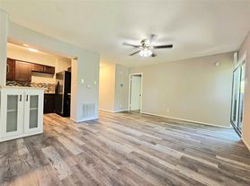 909 Silber Rd