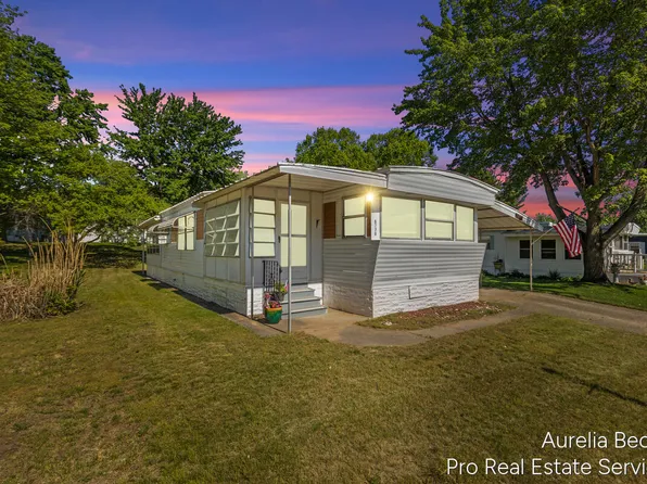 5720 Manistee Dr NE, Belmont, MI 49306