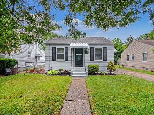 19315 Kingsville St, Harper Woods, MI 48225