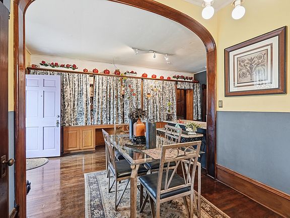 30th image of 1823 S Broadway St