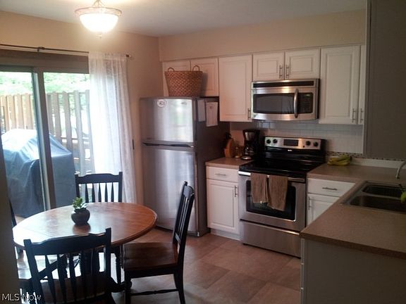 3rd image of 9010 Merchant Dr Unit 9010