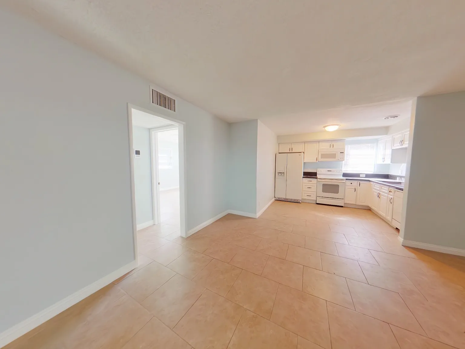 1700 Rexford Drive - 105 — Photo 3