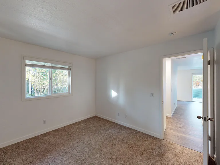 346 Robinson St #40 — Photo 11