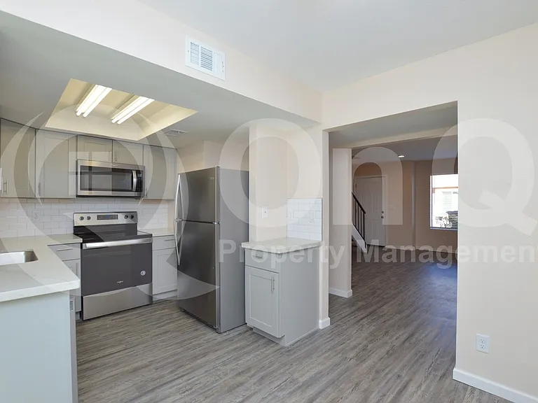 1418 E Knoll Cir #2 — Photo 5