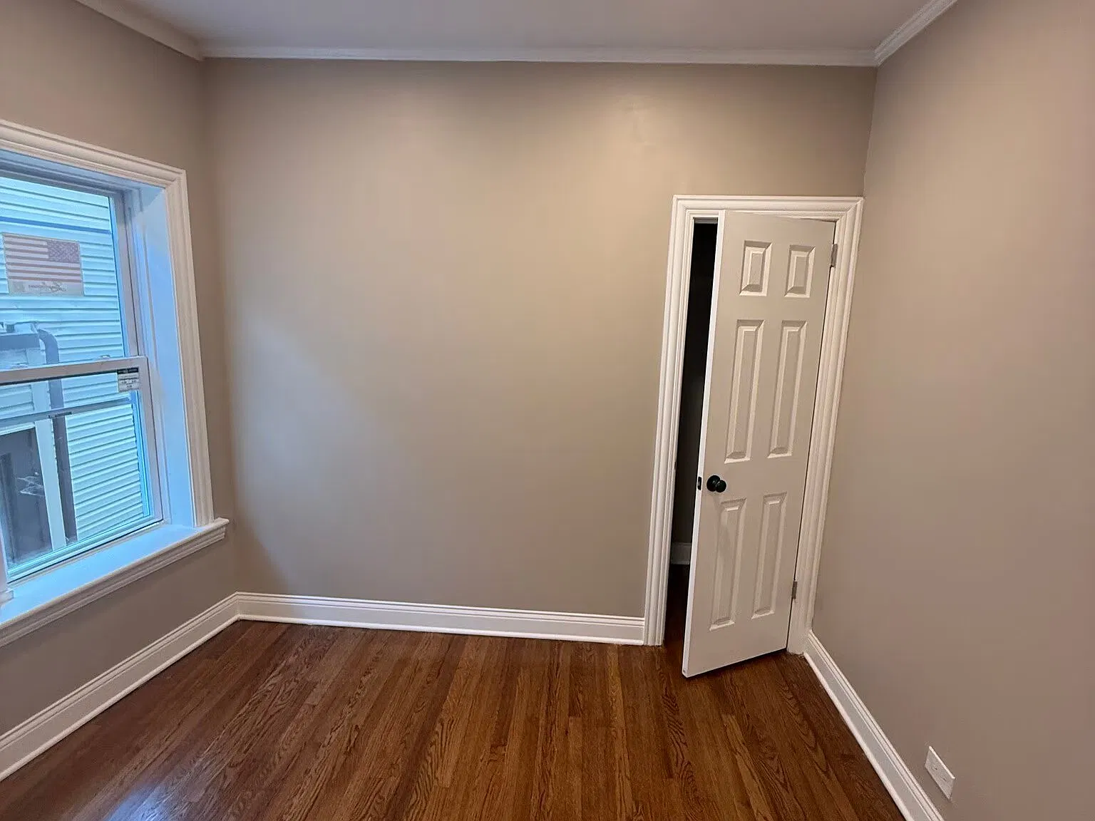 Newly Remodeled 3 Bedroom 2 Bath Unit In Edgewater — Photo 3
