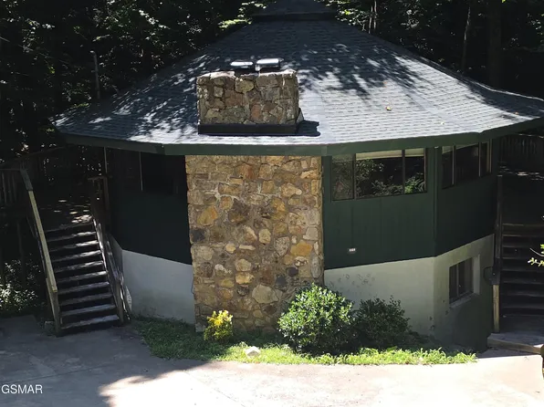 1321 N Baden Dr, Gatlinburg, TN 37738