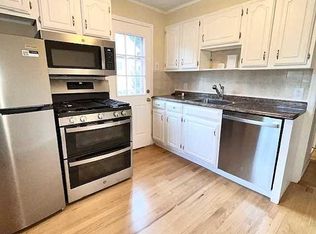 32 Crest Dr N, Cresskill, NJ 07626