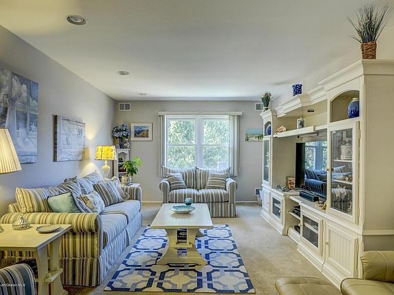 4th image of 296 Marni Ln