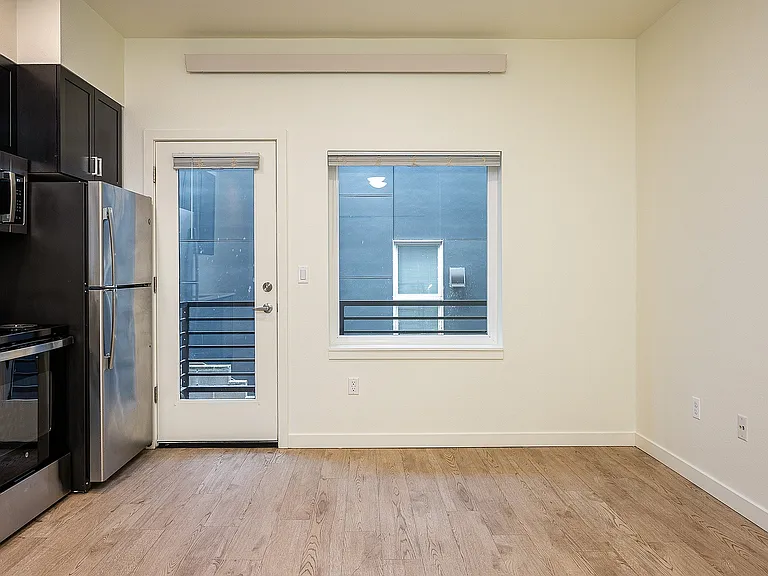 330 Dekum Apartments — Photo 9