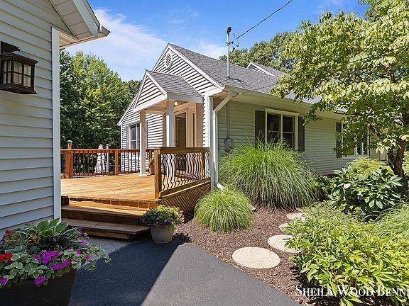 4th image of 5565 Chauncey Dr NE
