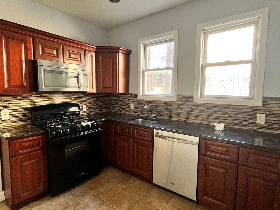 1st image of 124 Warner Ave #3