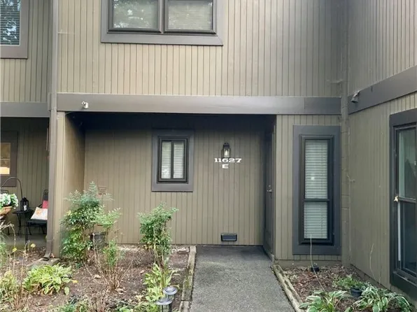 11627 E Briar Patch Dr, Midlothian, VA 23113