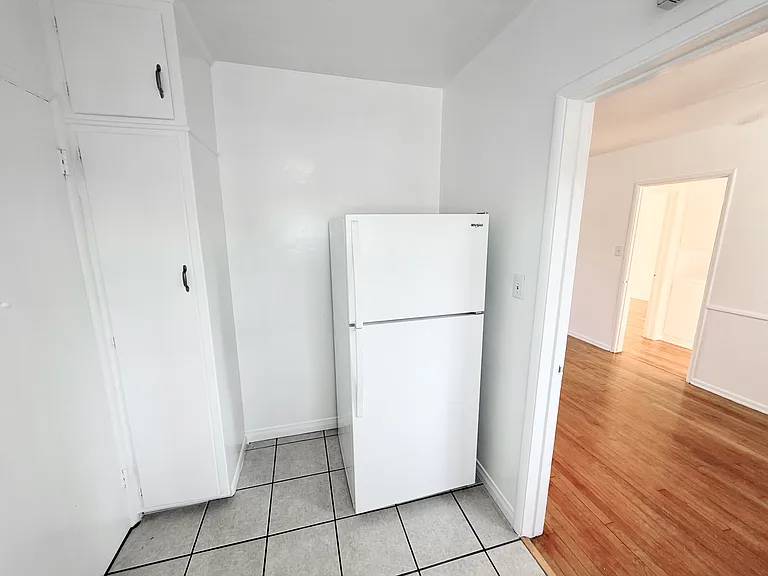 235 E California Blvd — Photo 36