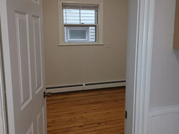 68 Bouvier Ave APT 1, Manville, RI 02838