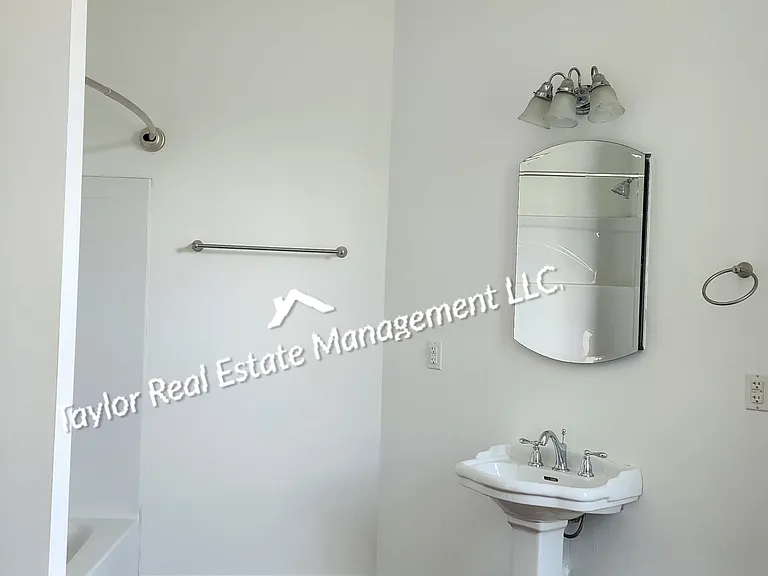 1100 N Montgomery Ave — Photo 14