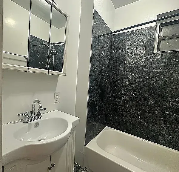 309 W 54th St #1D — Photo 7