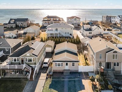 21 E Seacrest Avenue, Lindenhurst, NY, 11757