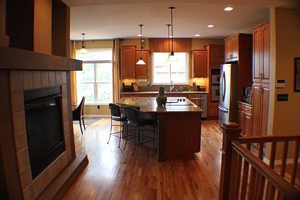 SS Appliances, bright and open
