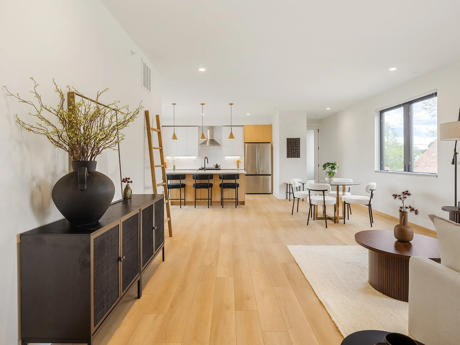 2 bed, 1183 sqft, $3,995 — Photo 2